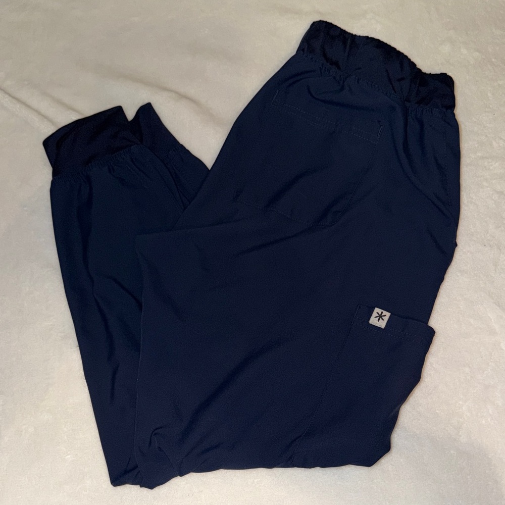 Women’s Beyond Scrubs Joggers, size Medium